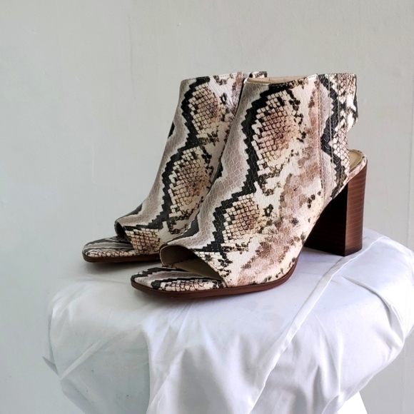 NEW Kensli Sandal VINCE CAMUTO Taupe Size 7, 8, 9 and 10 - Picture 7 of 12